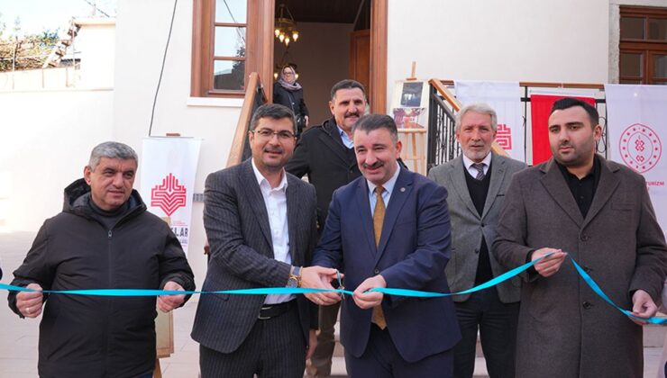 İzmir’deki tarihi cami onarımın ardından ibadete açıldı