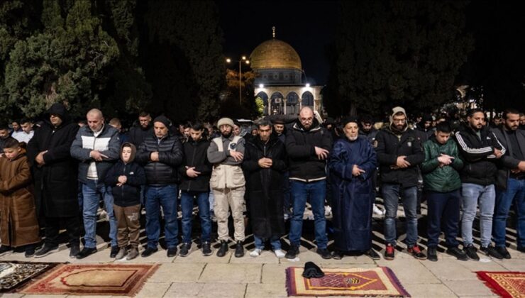 Mescid-i Aksa’da ilk teravih namazı kılındı