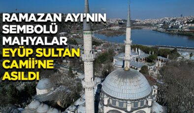 Ramazan Ayı’nın sembolü mahyalar Eyüp Sultan Camii’ne asıldı