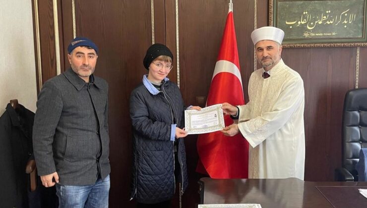 Rus vatandaşı Zhdanova İslam’ı seçti