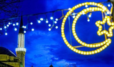 Saraybosna’daki tarihi Başçarşı, ramazan ayı için “ay ve yıldız” ışıklarıyla süslendi