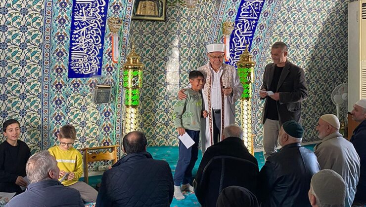 Şarköy’de camiye koşan çocuklar ödüllendirildi