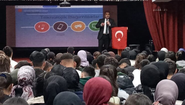 Tutak’ta dijital bağımlılığa dikkat çekildi