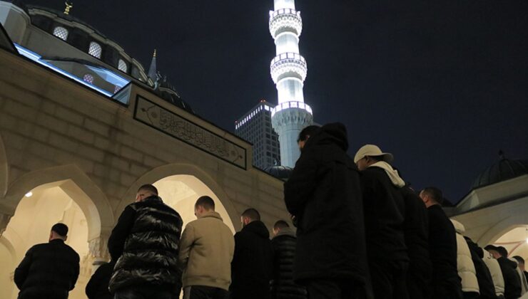 Balkanlar’da Kadir Gecesi dualarla idrak edildi