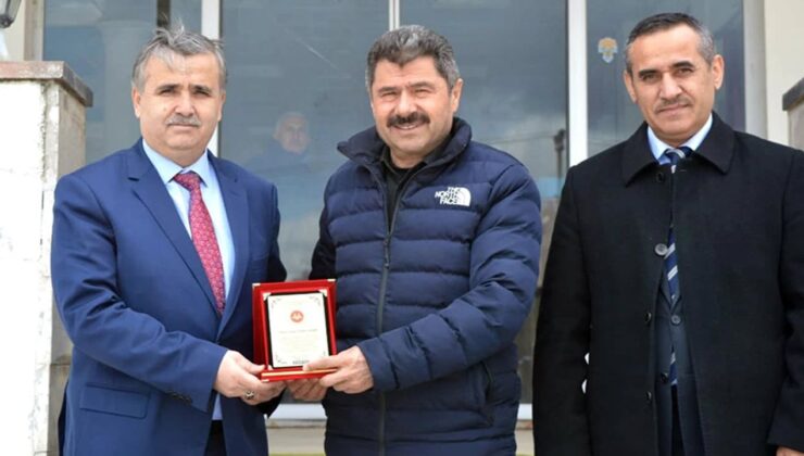 Elmadağ’da hayırseverlere plaket verildi