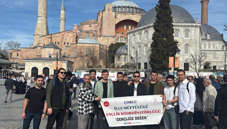Gençler İstanbul’da tarihin izini sürdü
