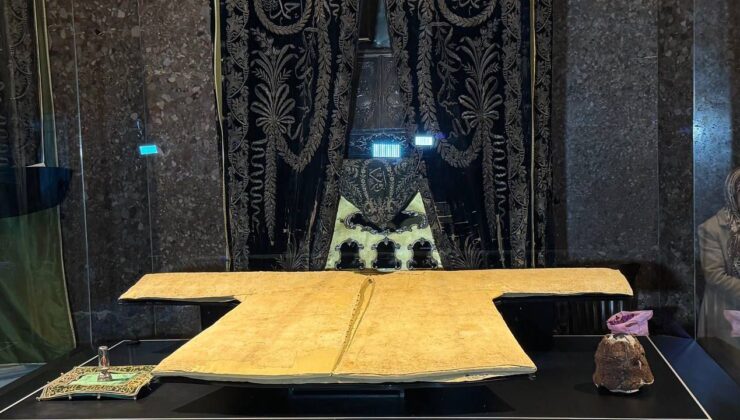 Hırka-i Şerif, dualarla ziyarete kapatıldı