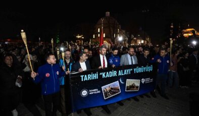 İstanbul’da mehteran takımı eşliğinde “Kadir Alayı” töreni yapıldı