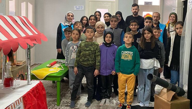 Minikler iyilik kolisi hazırladı