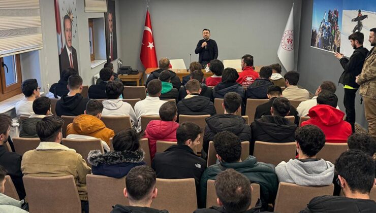 Müftü Ayvaz, ramazan kampında gençlerle buluştu