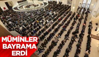 Müminler bayrama erdi