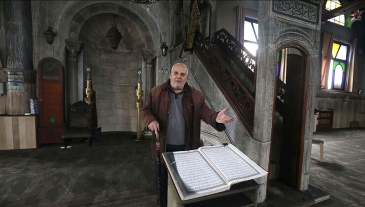 Nablus halkı, işgalci askerlerinin yaktığı tarihi Nasr Camii için seferber oldu