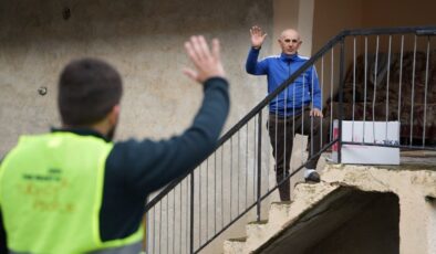 TİKA Bosna Hersek’te sel bölgesindeki ailelere gıda paketi dağıttı, iftar verdi