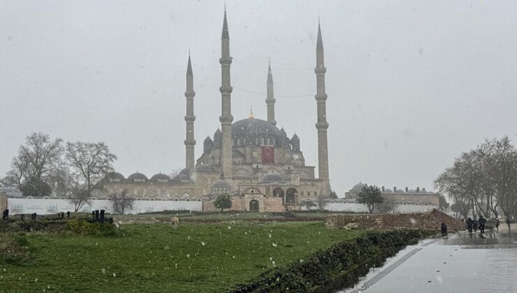 Edirne ve Kırklareli’nde kar yağışı etkili oluyor