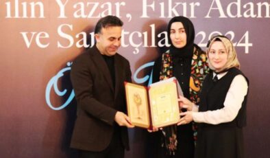 Geçerken, “yılın dergisi” ödülüne layık görüldü