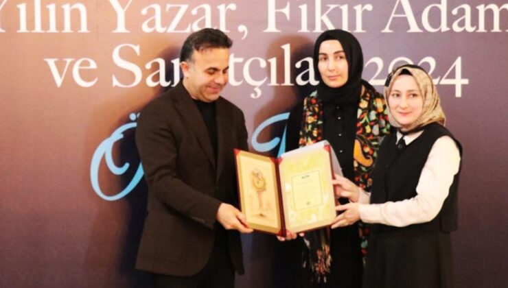 Geçerken, “yılın dergisi” ödülüne layık görüldü
