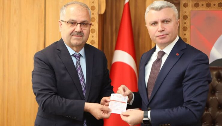 Safranbolu Kaymakamı Yazıcı, kurbanını TDV’ye verdi