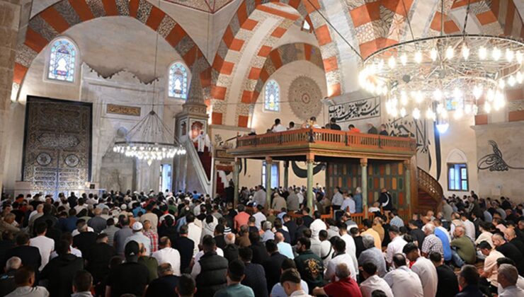 Yurt genelindeki camilerde Kurban Bayramı coşkusu