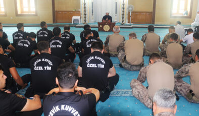 15 Temmuz şehitleri için camilerde hatim programı düzenledi