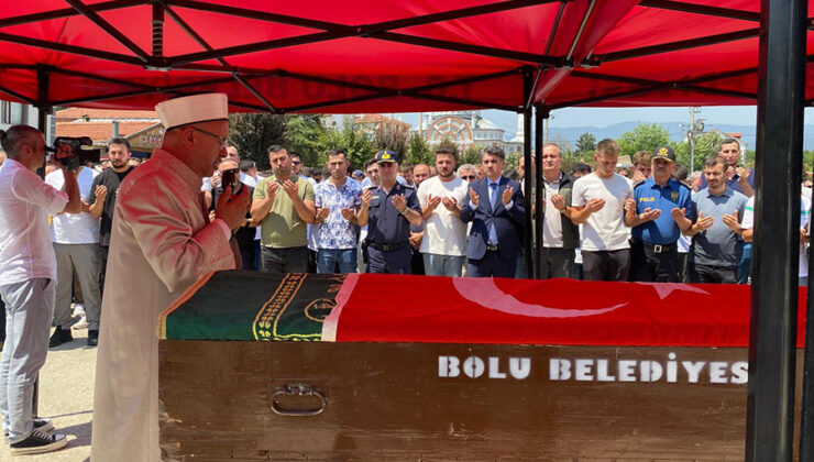 Bursa’daki orman yangınını söndürme çalışmaları sırasında kazada ölen gönüllü Bolu’da defnedildi