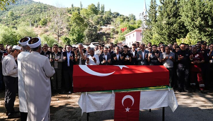 İzmir Ödemiş’teki yangında şehit olan orman işçisi son yolculuğuna uğurlandı