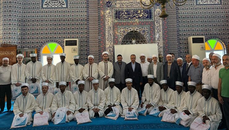 Ümraniye’de yabancı uyruklu öğrenciler hafız oldu