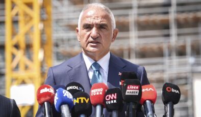 Bakan Ersoy, Ayasofya’daki güçlendirme çalışmalarını yerinde inceledi