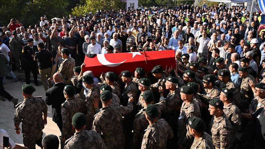 Mersin'de Şehit Olan Polis Memuru Mustafa Karapınar, Son Yolculuğuna Uğurlandı (2)