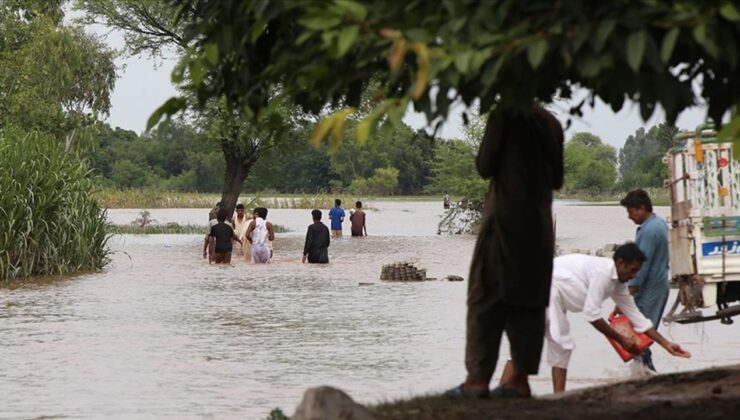 Pakistan’ın Pencap eyaletinde sel nedeniyle son 24 saatte 122 bin kişi daha tahliye edildi