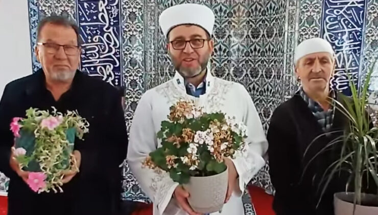 Din görevlisi Caner, çiçeklerle cemaati camiye bağladı