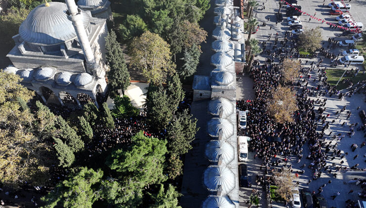 Enkazda vefat edenler ebediyete uğurlandı