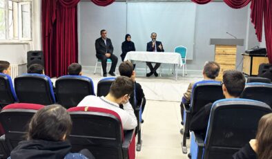 Van’da gençlere yönelik “5 soru 5 cevap” konferansları başladı