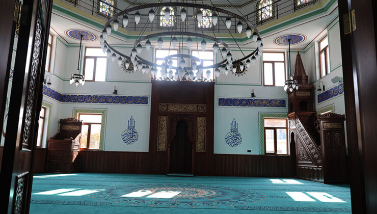 Elbistan’da depremde yıkılan cami yeniden inşa edilerek ibadete açıldı