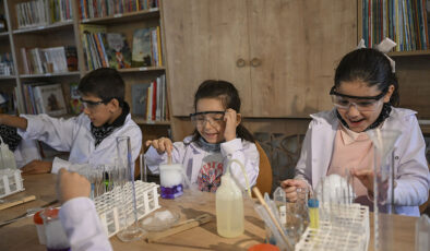 İstanbul’un manevi merkezlerinden Yahya Efendi Camii’nde ilmi gelenek çocuklarla yaşatılıyor