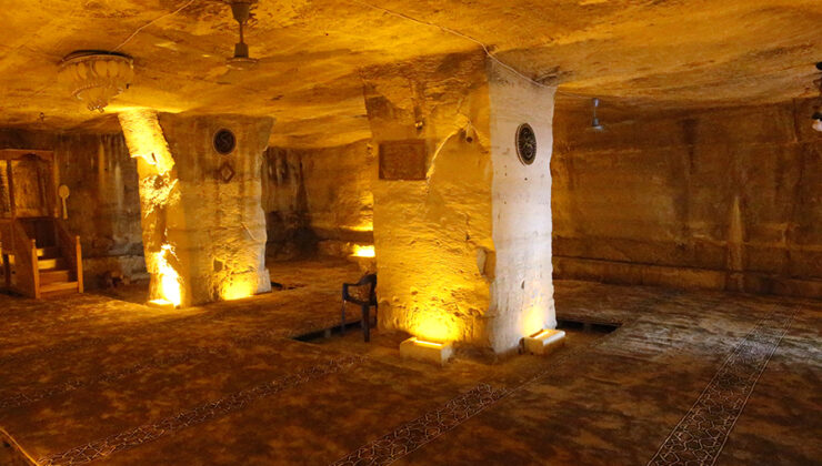 Kayadan oyma tarihi Mağara Camii, ziyaretçilerini bekliyor