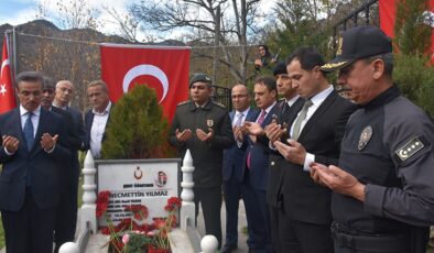Şehit öğretmen Necmettin Yılmaz kabri başında anıldı