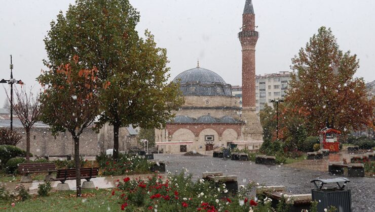 Sivas’a mevsimin ilk karı yağdı