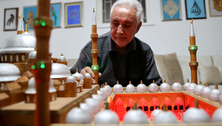 Atıkları sanat eserine dönüştürüyor