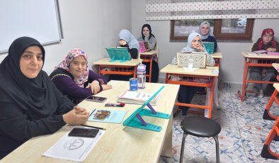 Hayatını down sendromlu kızına adayan anne, 45 yaşında hafız oldu