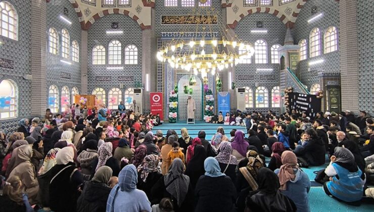 Torbalı’da çocuklar üç ayları karşıladı