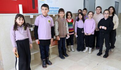 İlkokuldaki kasiyersiz “dürüstlük dolabı” kasa fazlası verdi