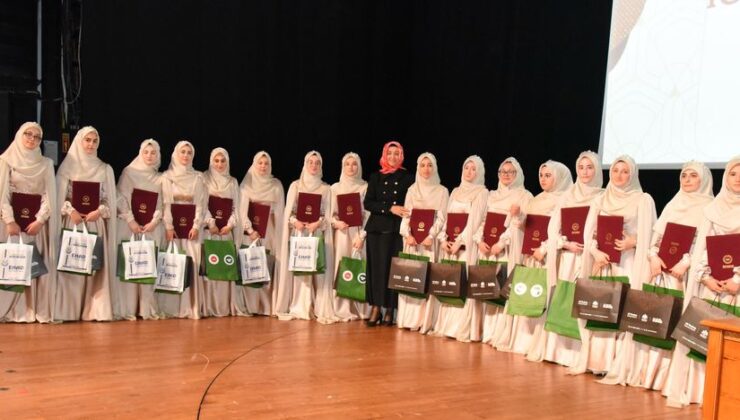 Sultanbeyli’de 30 hafız icazet aldı
