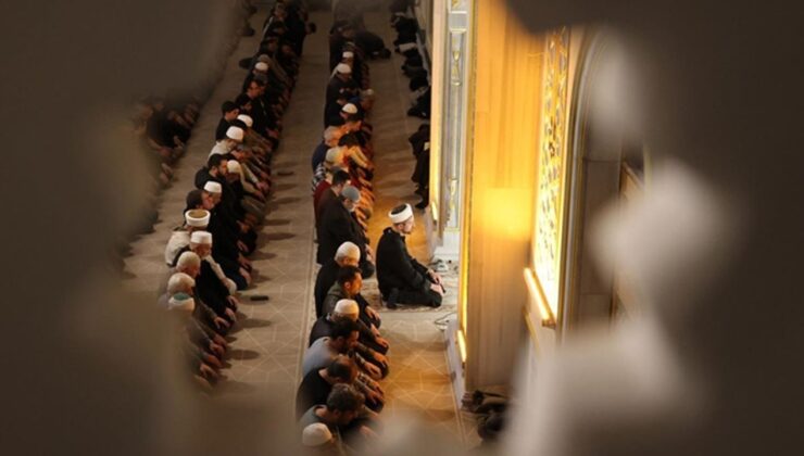 Ramazan ayının ilk teravih namazı kılındı