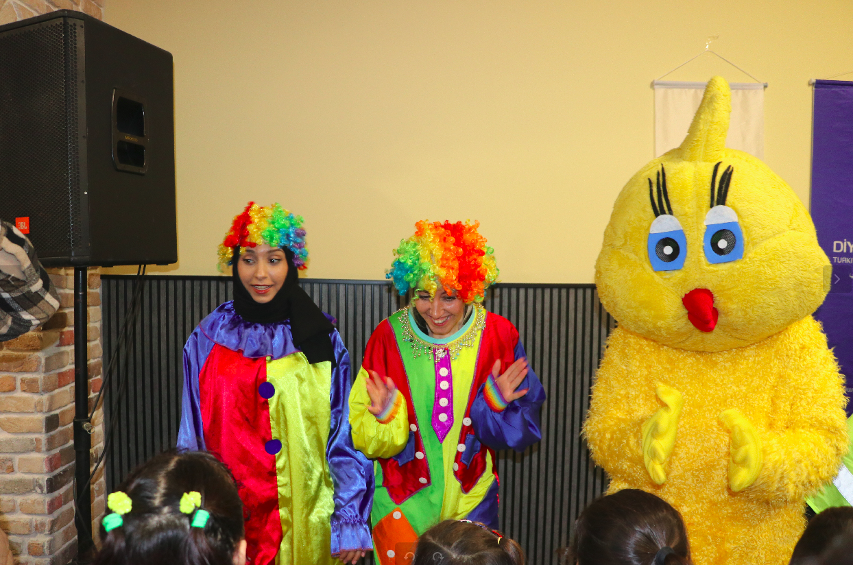 Şanlıurfa'da Yetimler Iyilik Sofrasında Buluştu1