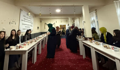 Sapanca’da gençler iftarda buluştu