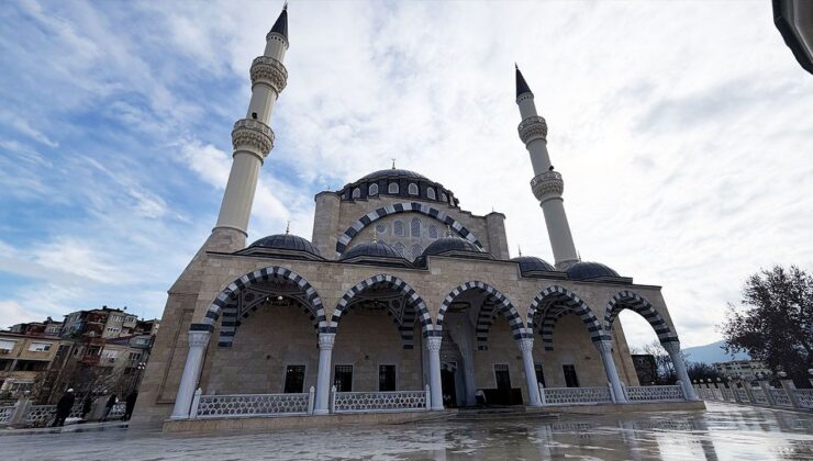 Türkiye’nin destekleriyle inşa edilen Üsküp Camisi’ndeki çalışmalarda sona yaklaşılıyor