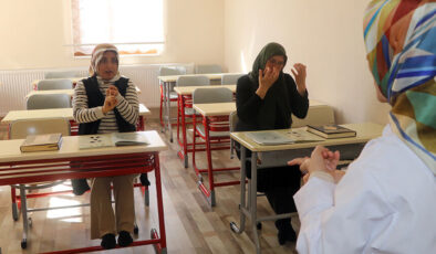 Çankırı’da işitme engelli kadınlar işaret diliyle Kur’an-ı Kerim öğreniyor