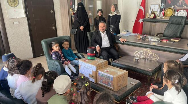 Hakkarili miniklerden anlamlı yardım