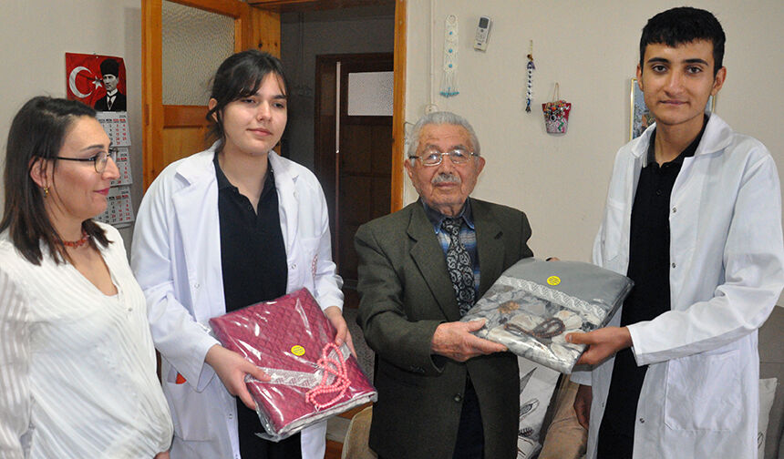 İ Z M İ R S E C C A D E 22