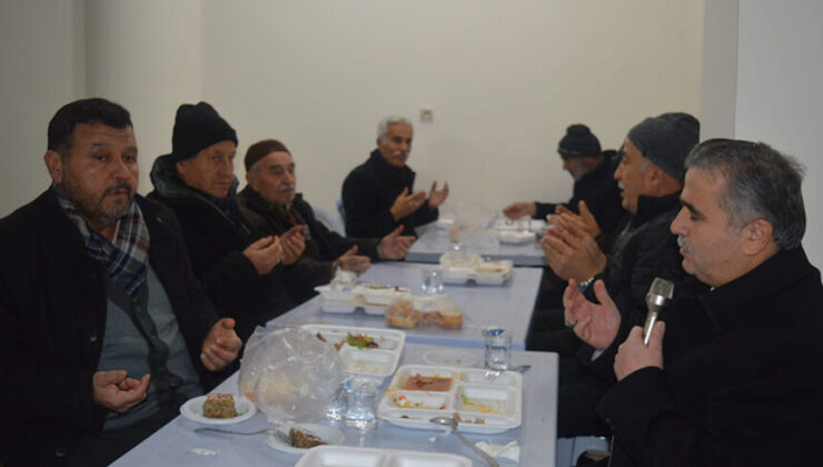 Lalabel Mahallesi aynı sofrada iftar açıyor